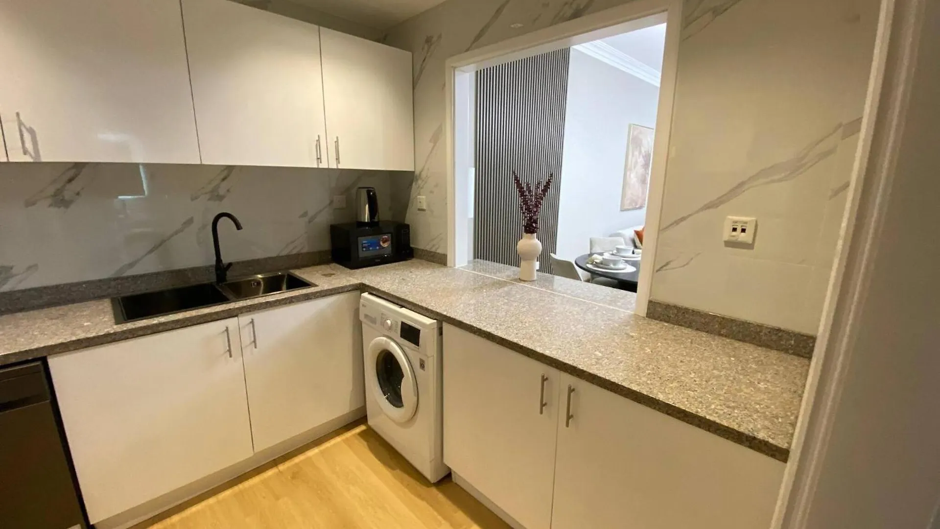Comfy 1 Bedroom In Dubai Marina